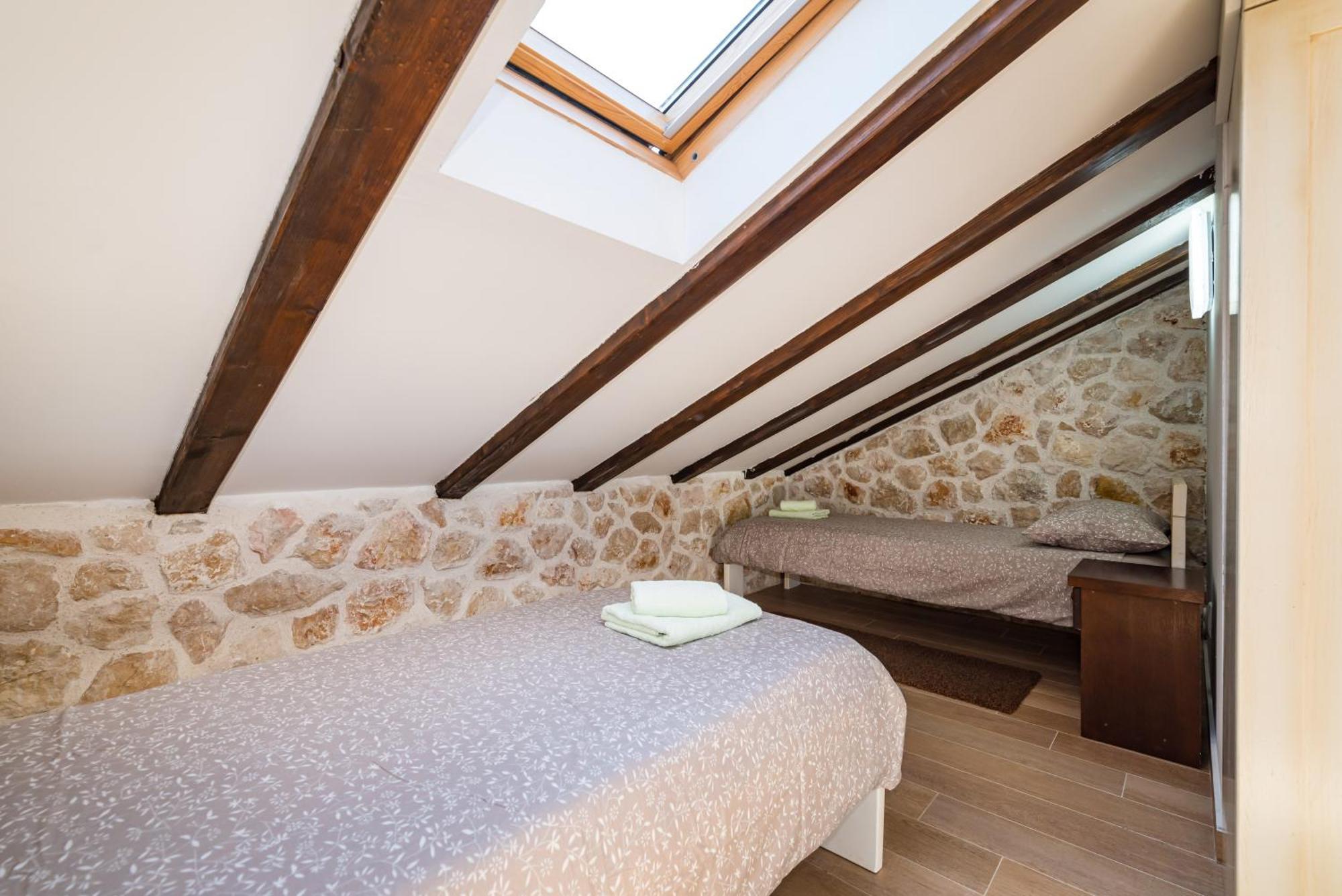 Villa Stone House à Ražanac Extérieur photo