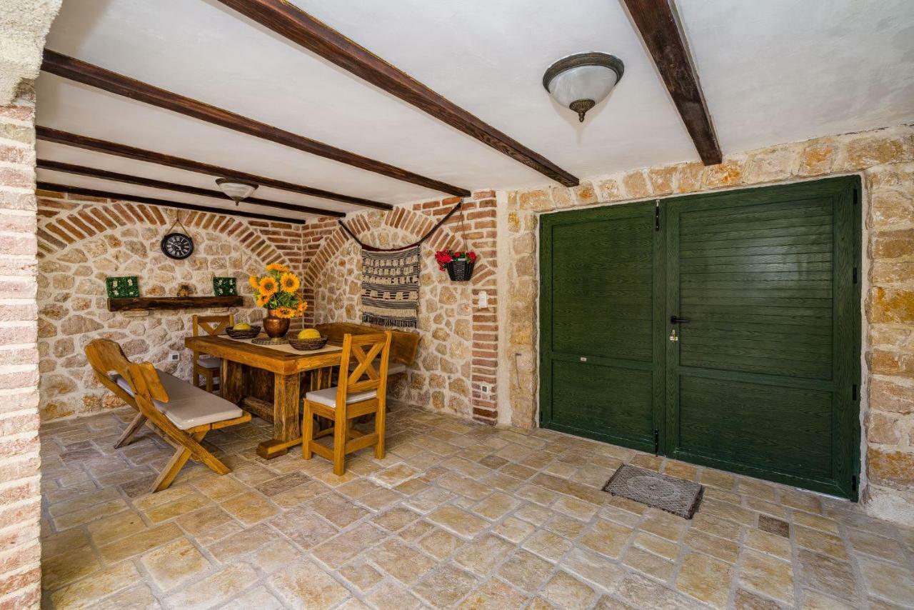 Villa Stone House à Ražanac Extérieur photo